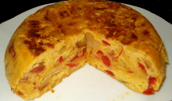 Tortilla de chorizo y pimientos asados