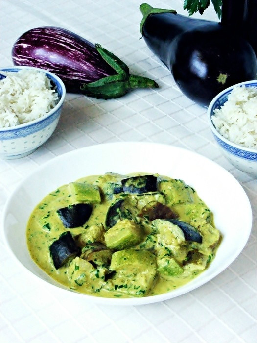 Berenjenas y calabacín al curry verde