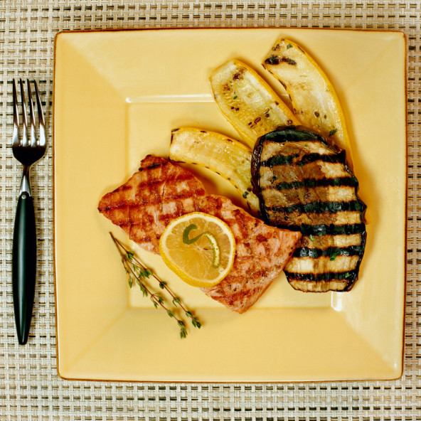 Salmón con verduras a la plancha