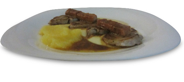 Solomillo con foie y manzana asada