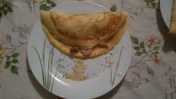 Creps rellenas de gambas, setas, salmon ahumado y mozarella