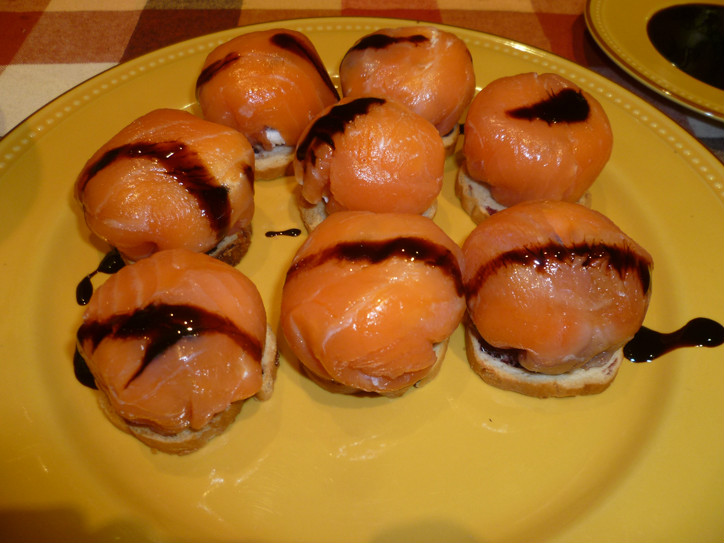 Bolas de salmón rellenas de queso