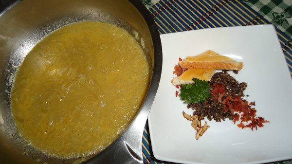 SOPA DE CEBOLLA CON CHAMPIÑONES, JAMÓN Y TOSTADA DE PARMESANO