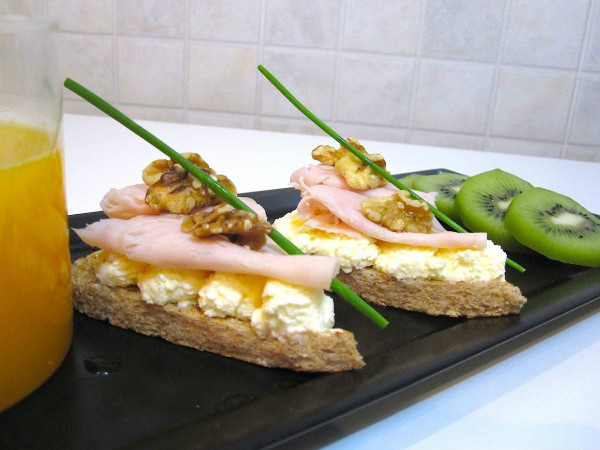 Tostadas Silueta de mascarpone y pavo