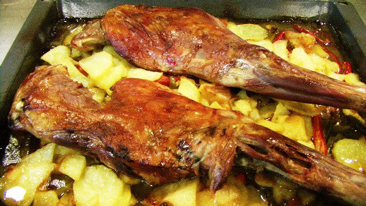 Cordero asado con patatas panadera