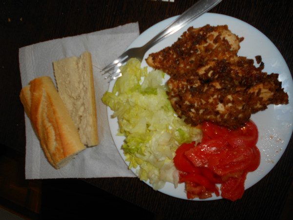 filetes de pechuga de pollo rebozados con cebolla frita