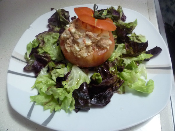 ENSALADA DE TOMATES RELLENOS