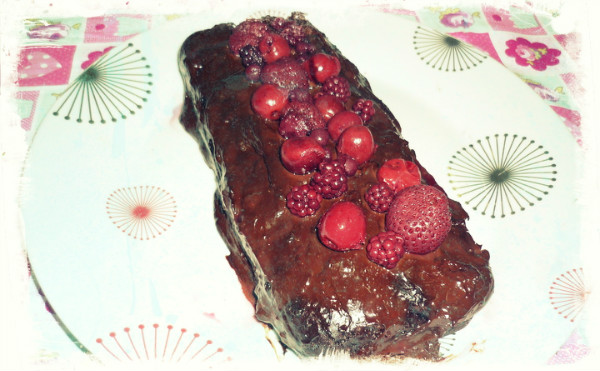 Cake de chocolate y frutos rojos