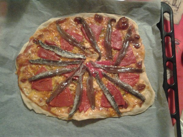 Pizza pimiento del piquillo y anchoa