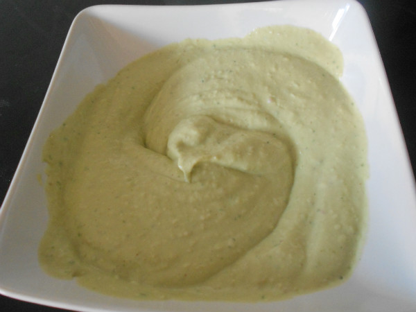 Salsa de aguacates y crema