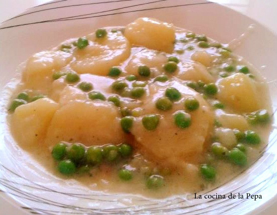 Patatas importantes con guisantes