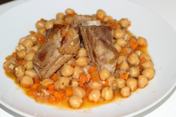 Garbanzos con costilla de cerdo