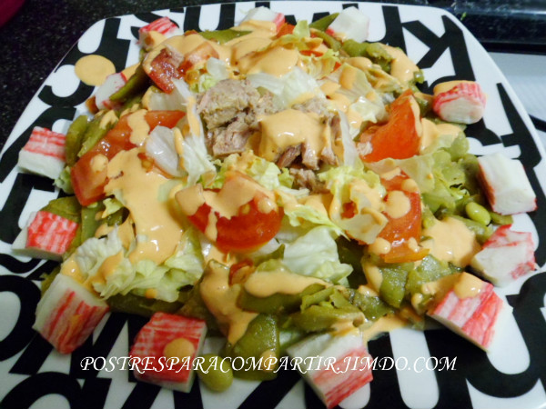 Ensalada con salsa de piquillos