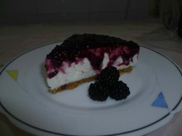 MOUSSE DE YOGUR CON MERMELADA DE MORAS