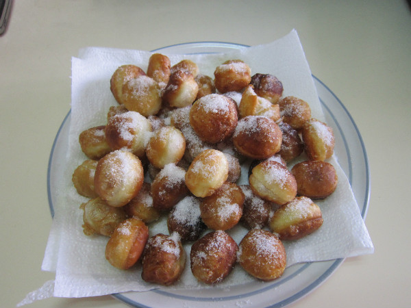 BUÑUELOS DE HOJALDRE