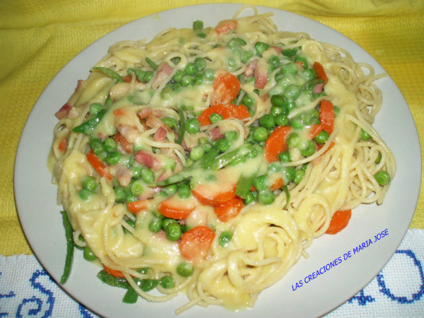 SALTEADO DE GUISANTES CON SPAGUETTIS