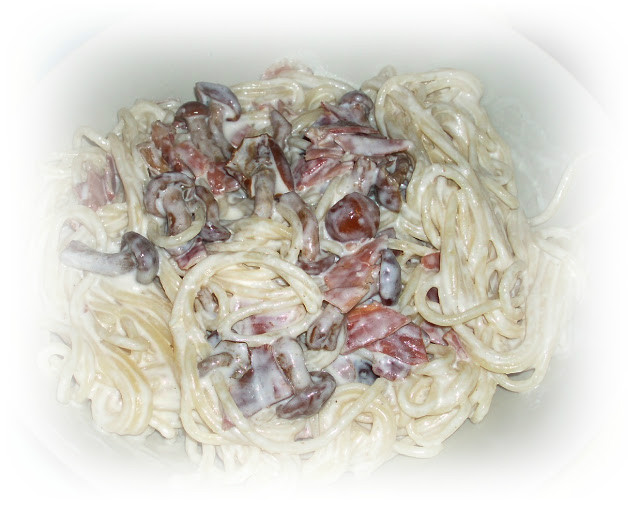 ESPAGUETIS A LA CARBONARA CON SETILLAS