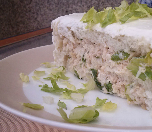 PASTEL DE ENSALADA CON POLLO Y ATÚN