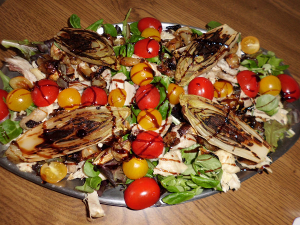 Ensalada de pollo con endivias braseadas