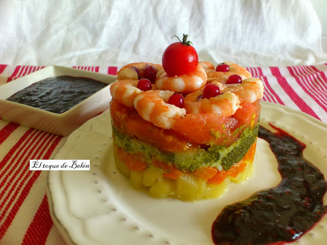 TIMBAL DE BROCOLI Y LANGOSTINOS CON VINAGRETA DE FRUTOS ROJOS