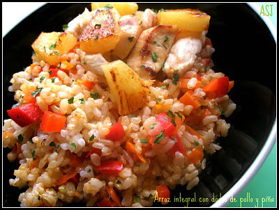 Arroz integral con vegetales y piña