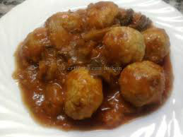 Albóndigas con rovellons en salsa