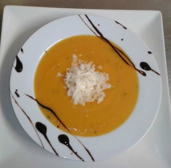 Crema de Calabaza con puerro, menta y queso Parmeano