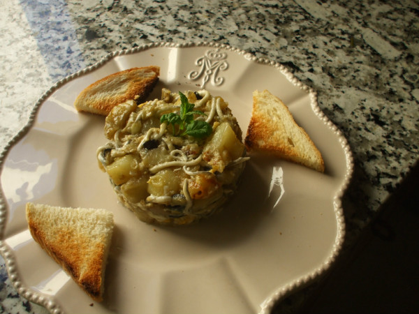 REVUELTO DE PATATAS, ANGUIRIÑAS Y BERENJENA