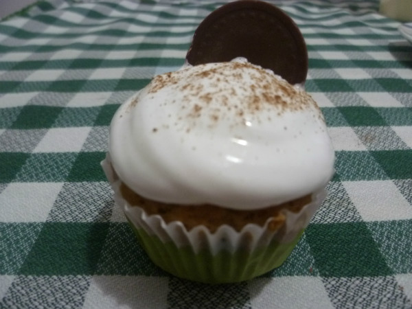 CUPCAKES DE CAFE Y LECHE MERENGADA