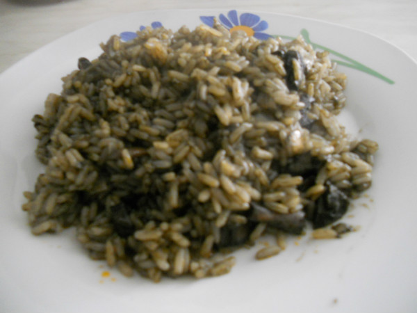 arroz con calamares en su tinta   de lata