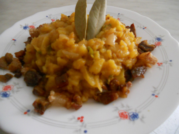 patatas meneas con cuadraditos de panceta