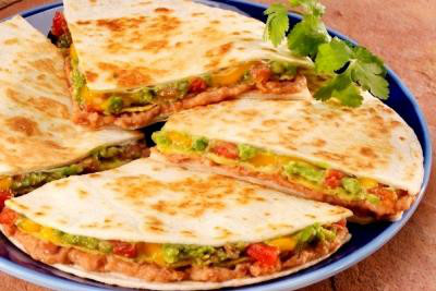 Quesadillas de pollo con queso y aguacate