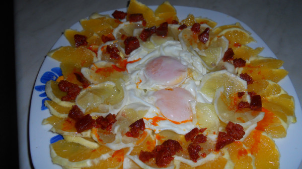 ensalada de limones y naranja con huevos