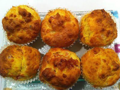 Muffins Salados de Jamón, Queso Brie y Tomate