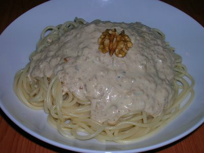 espagueti con salsa de nueces