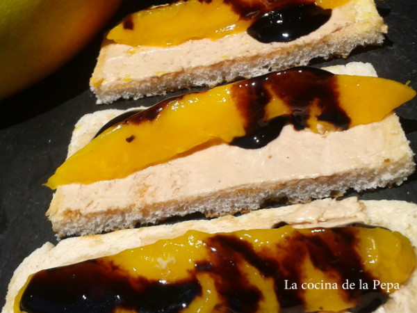 Canapé de mango con paté y vinagre dulce