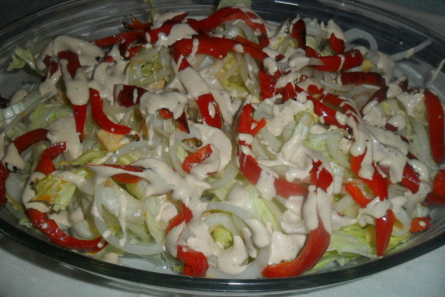 ensalada de lechuga con pimientos