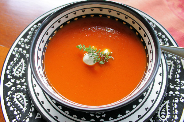 Crema de tomate y calabacín