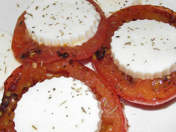 tomates al plancha con queso fresco