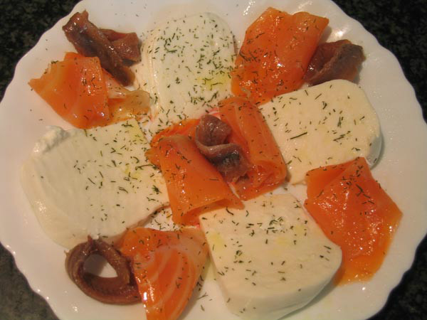 salmon con queso fresco y anchoas