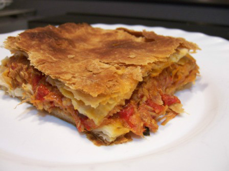 Empanada de ventresca con tomatito