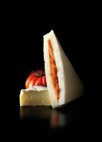 Sándwich de queso con tomate <3