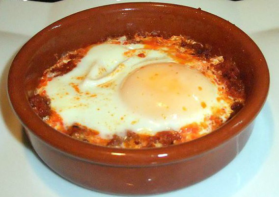 huevos al plato con farinato