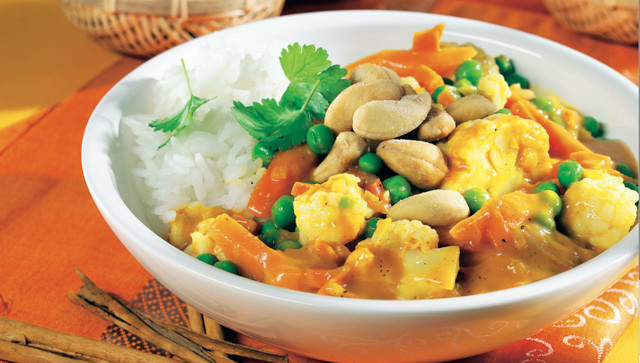 Curry de verduras con anacardos