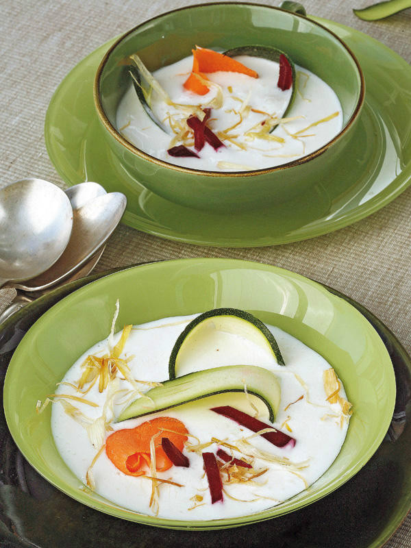 Sopa de yogur con verduras