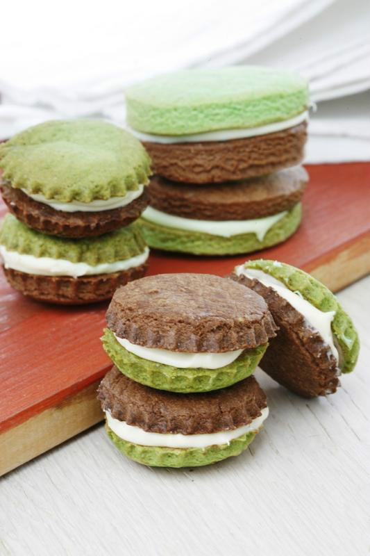 Galletas de chocolate y té verde