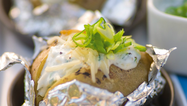 Patatas asadas con crema de queso