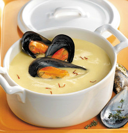 Sopa cremosa de mejillones al tomillo