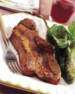 Costillar de ternera con pimientos verdes