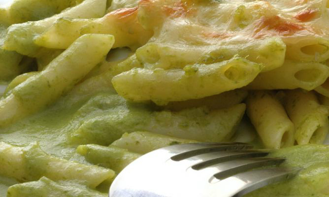 Macarrones con salsa de pimientos